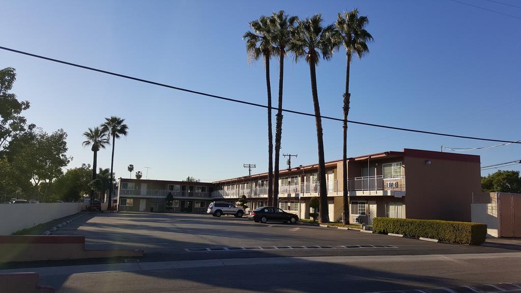 Willow Tree Lodge Fullerton Exterior photo