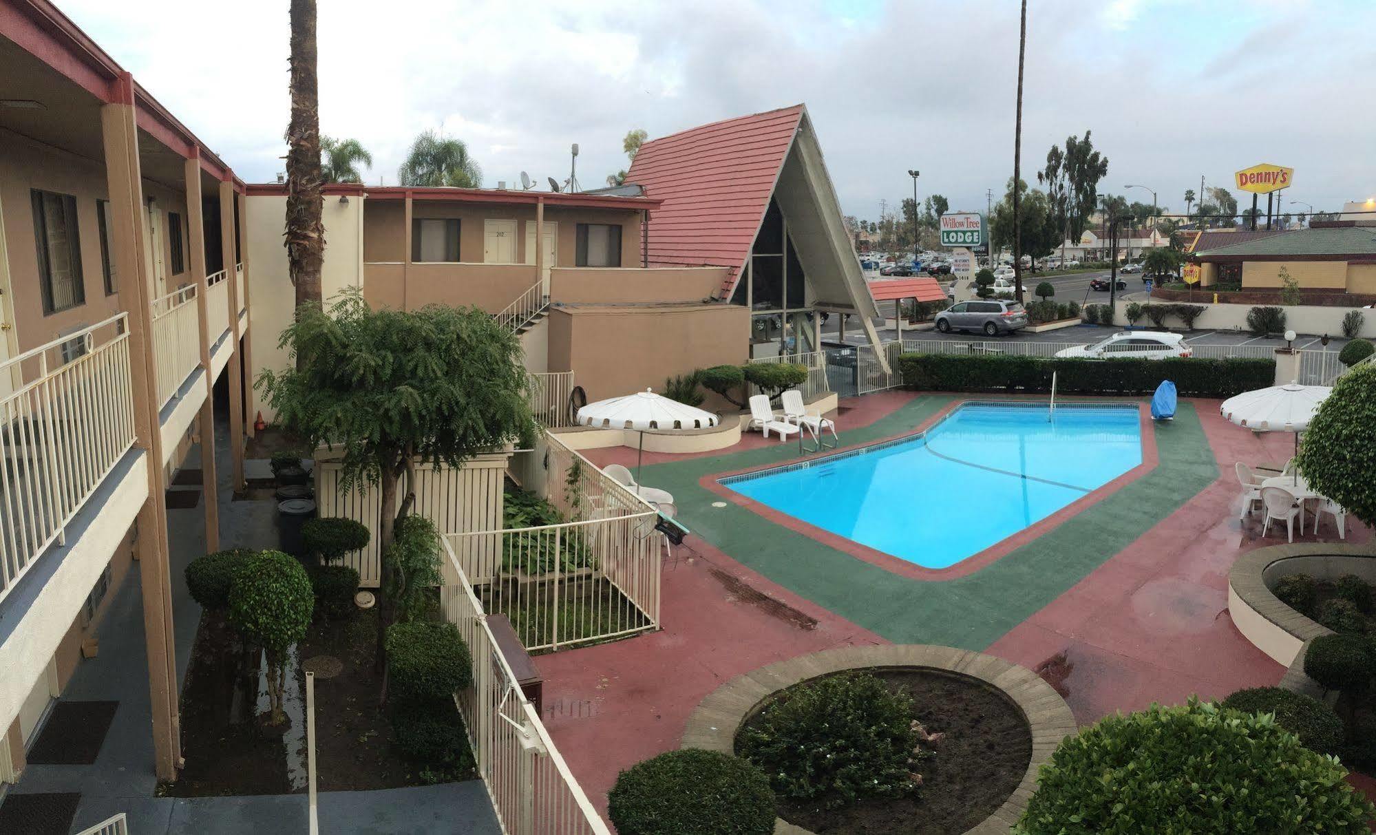 Willow Tree Lodge Fullerton Exterior photo
