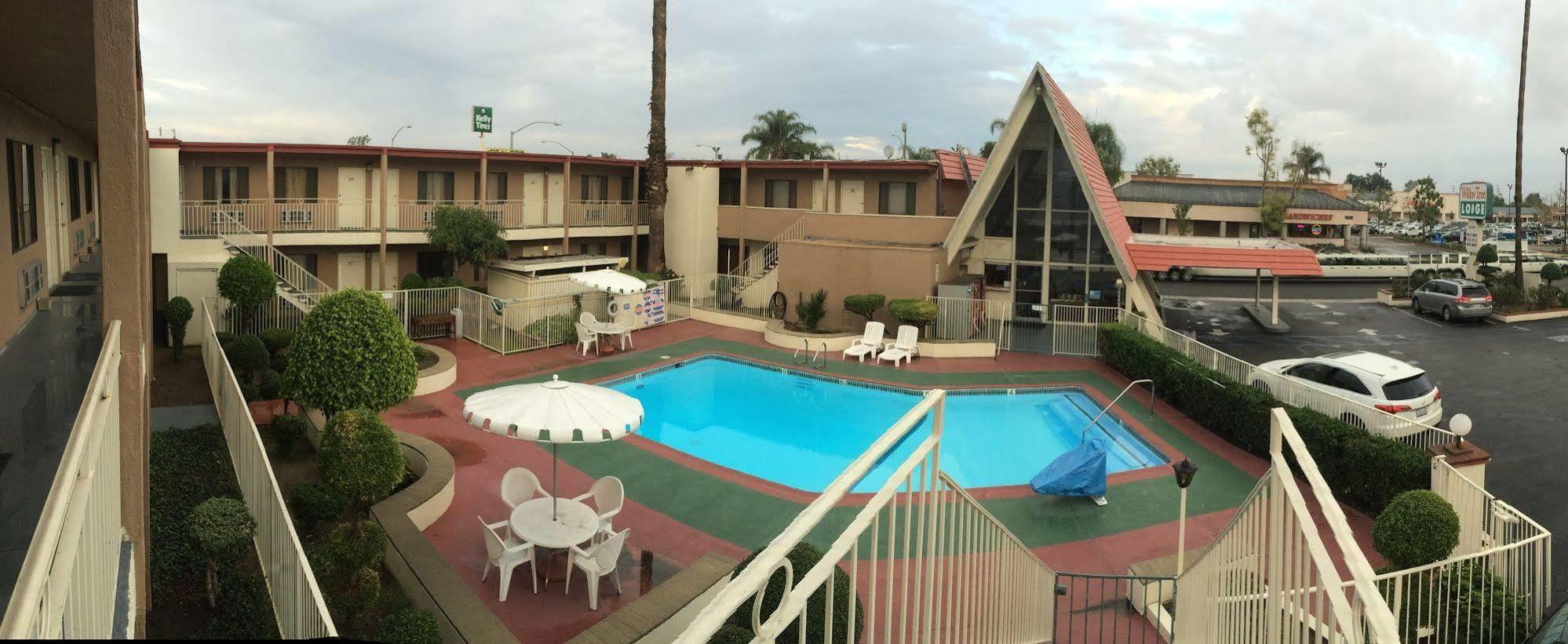 Willow Tree Lodge Fullerton Exterior photo